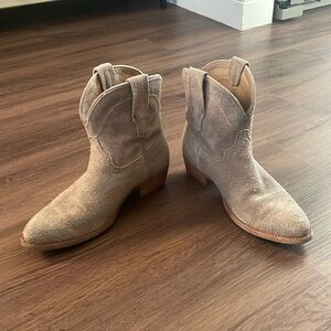 Gray tan suede Tecovas - women’s size 8